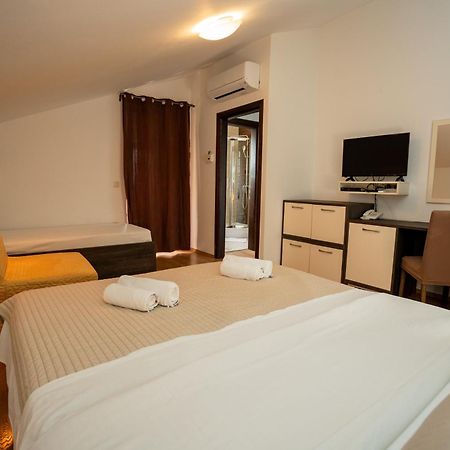 Bed & Breakfast Marta & Tona Кустичи Экстерьер фото