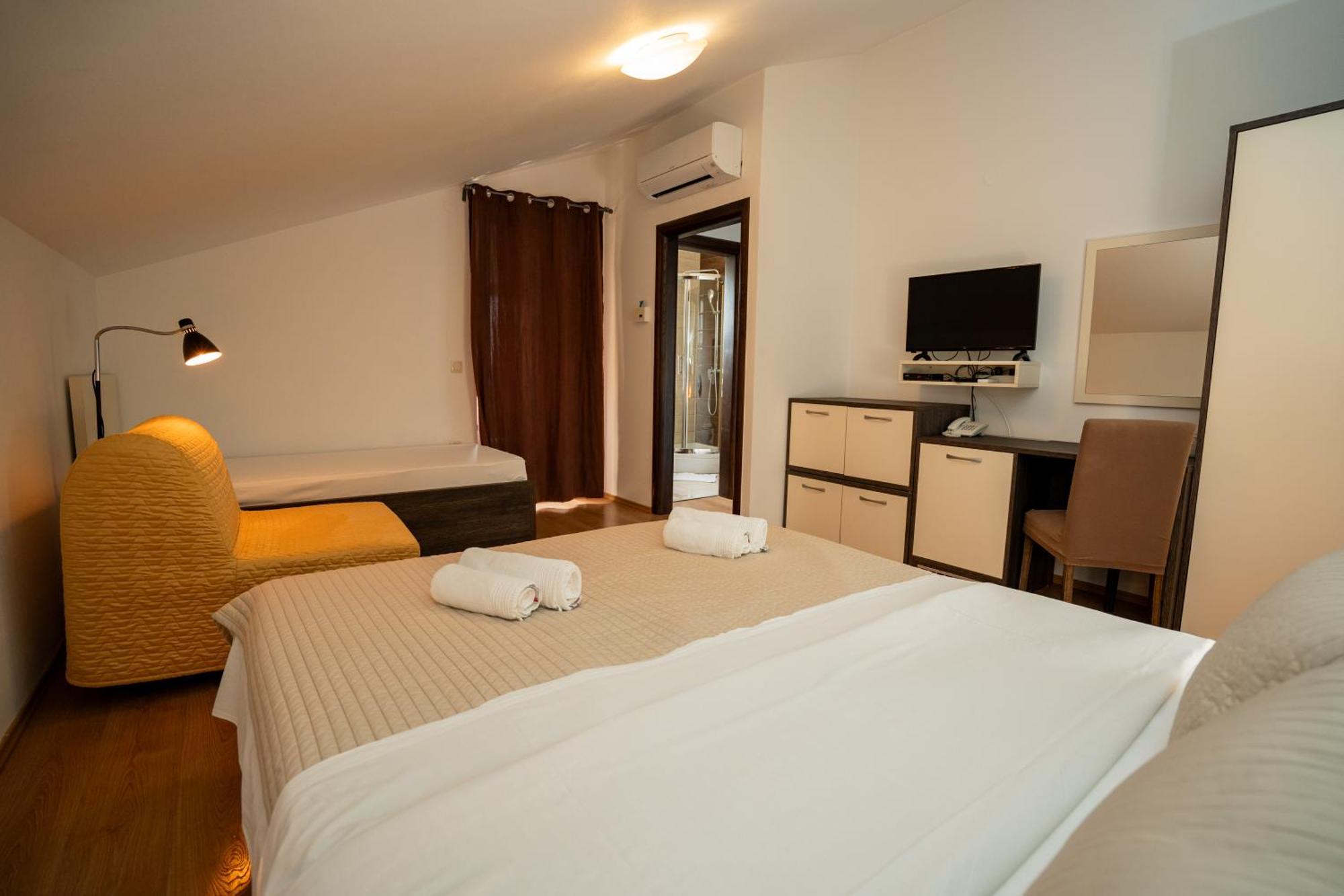Bed & Breakfast Marta & Tona Кустичи Экстерьер фото