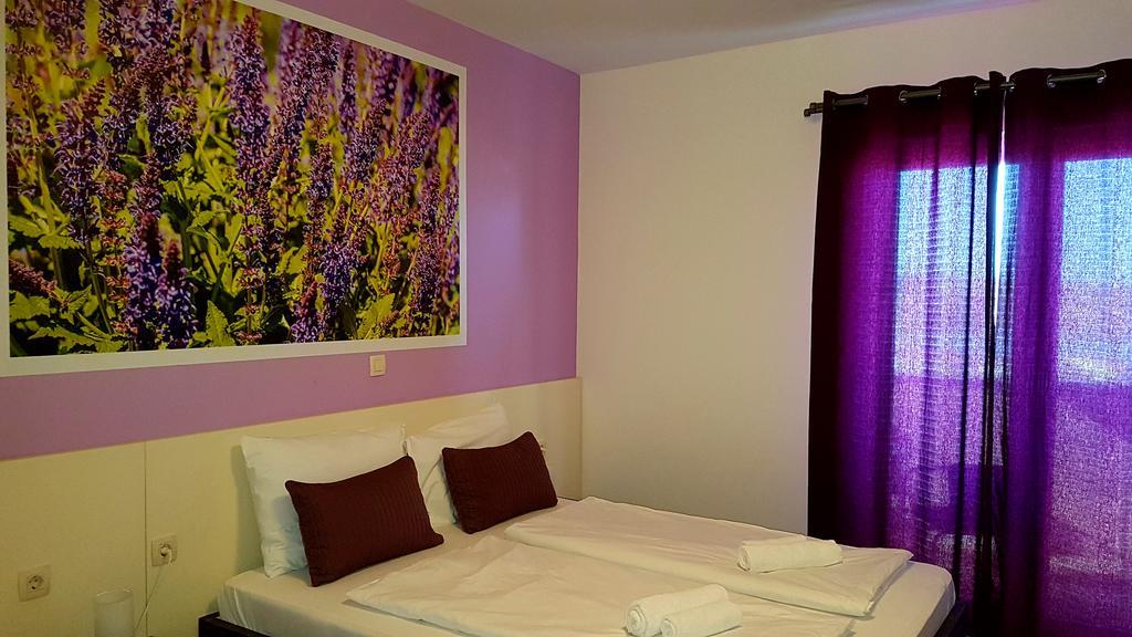 Bed & Breakfast Marta & Tona Кустичи Экстерьер фото