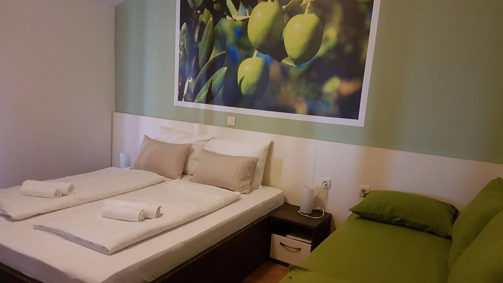 Bed & Breakfast Marta & Tona Кустичи Экстерьер фото