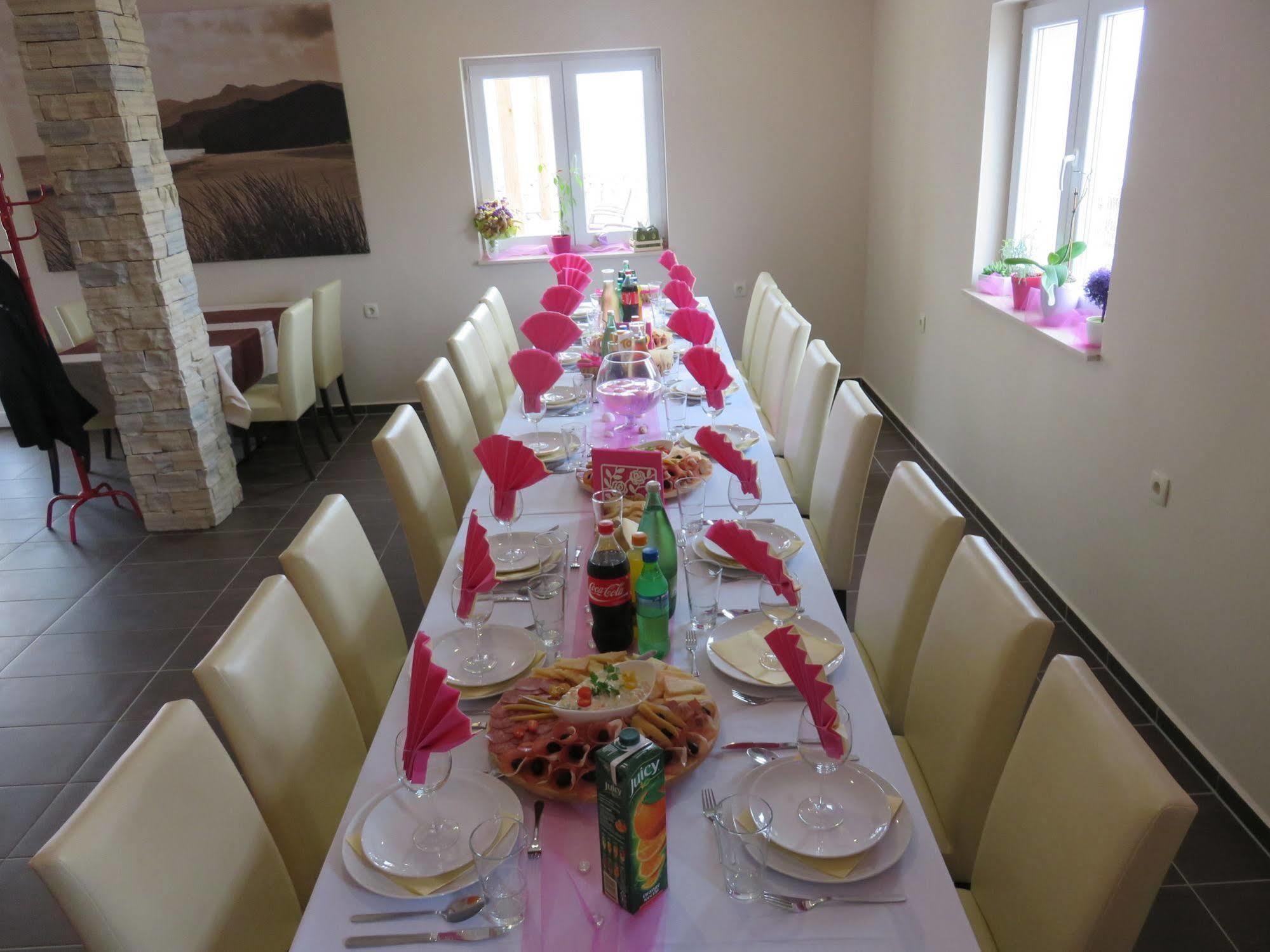 Bed & Breakfast Marta & Tona Кустичи Экстерьер фото